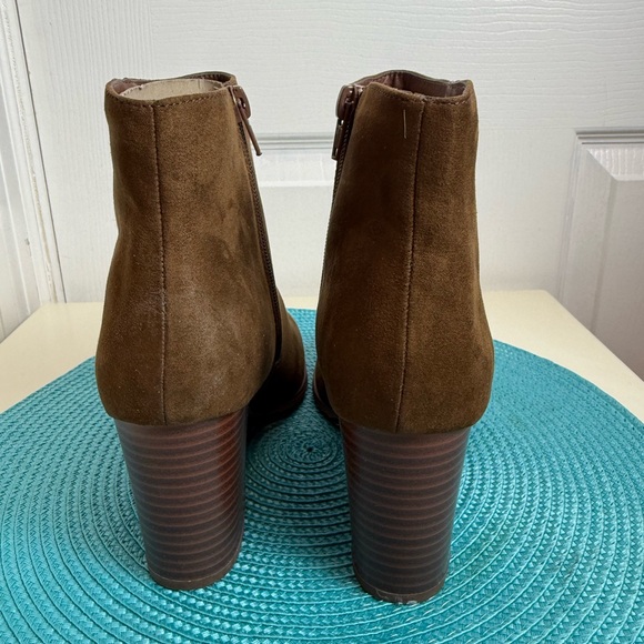 NEST FOOTWEAR Malibu stack heel ankle Brown suede  bootie/size 8 - Picture 5 of 11
